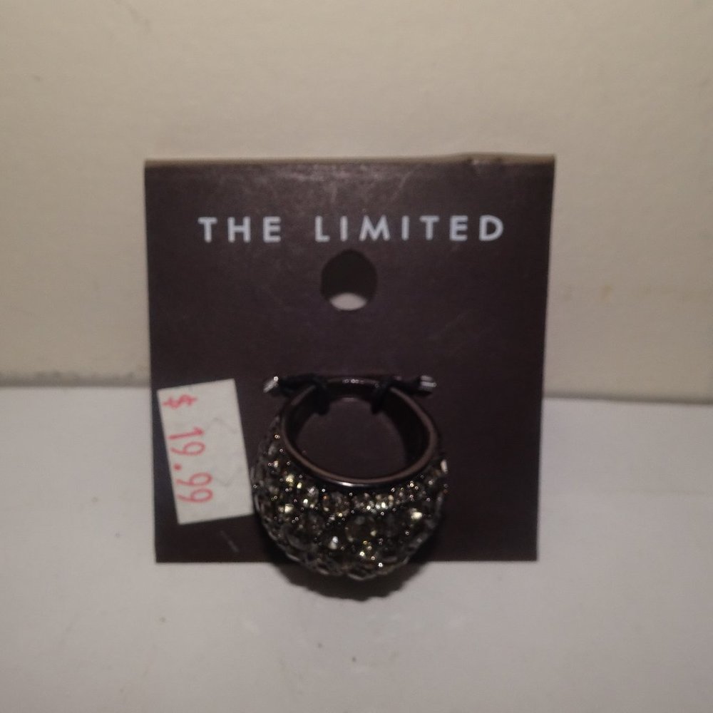 The limited Rhinestone dome ring Size 8